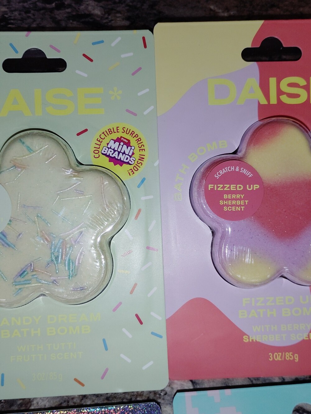 Daisy bath bomb collectible surprise inside. Large bath bombs 3 oz set of five - Picture 4 of 5